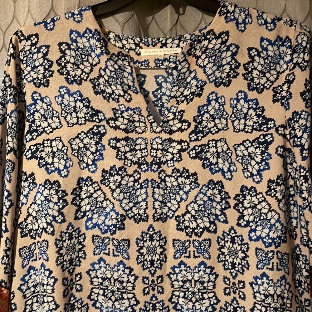 Blouse - Picture 2 of 3